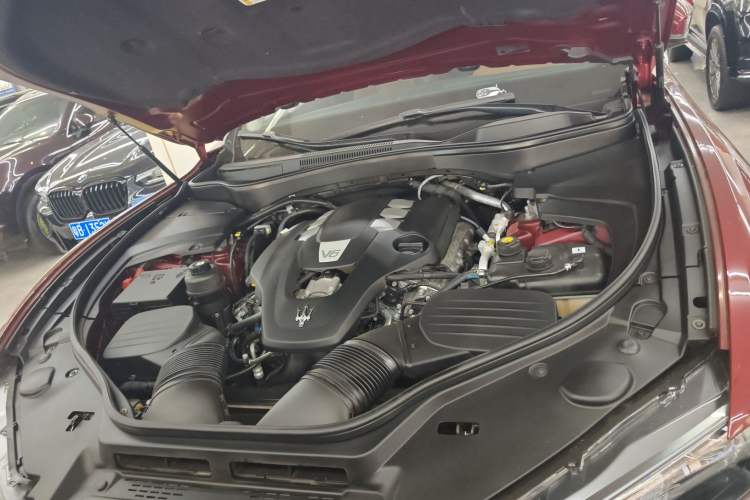 Used Maserati Levante 2016 3.0T Standard Edition Engine Bay