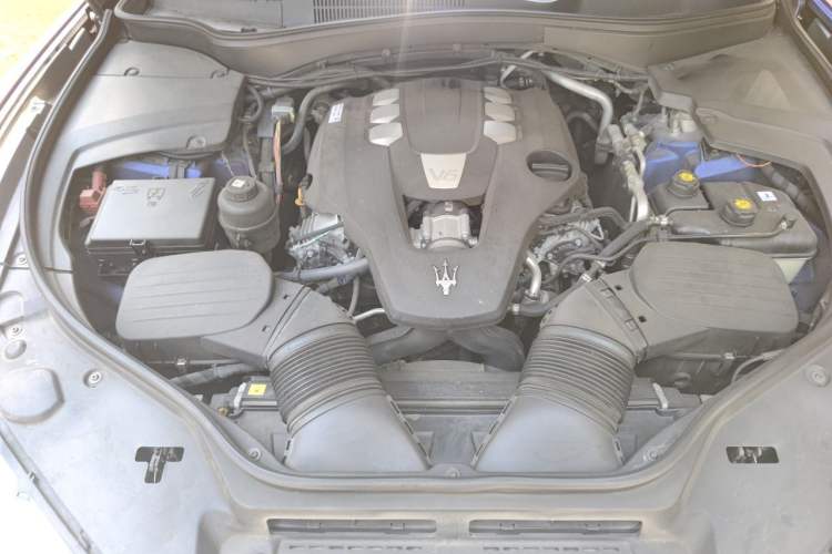 Used Maserati Levante 2016 3.0T Standard Edition Engine Bay