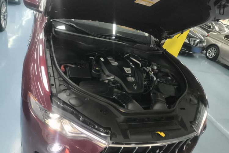 Used Maserati Levante 2016 3.0T Standard Edition Engine Bay