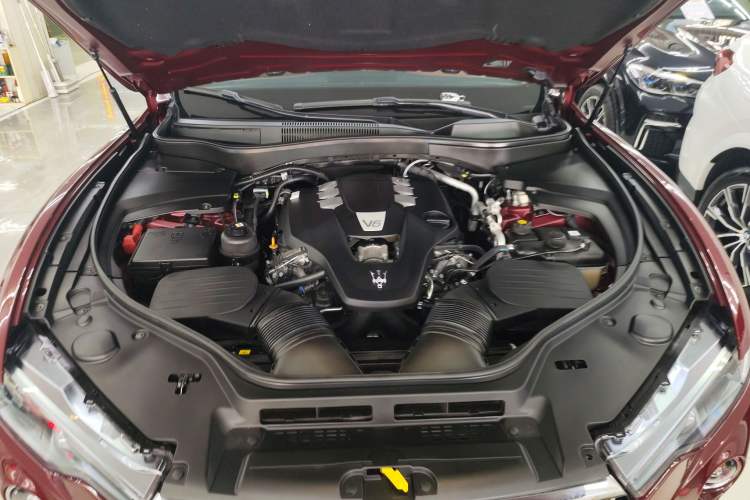 Used Maserati Levante 2016 3.0T Standard Edition Engine Bay