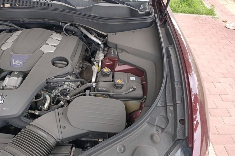 Used Maserati Levante 2016 3.0T S Standard Model Engine Bay Left