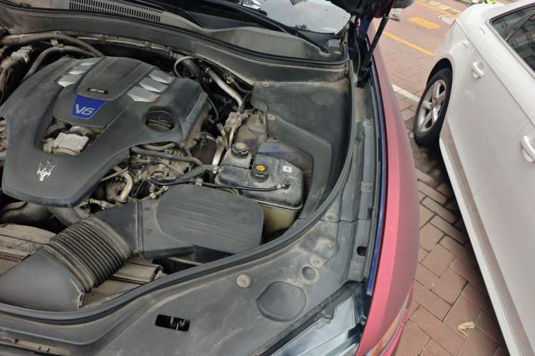 Used Maserati Levante 2016 3.0T S Standard Model Engine Bay Left