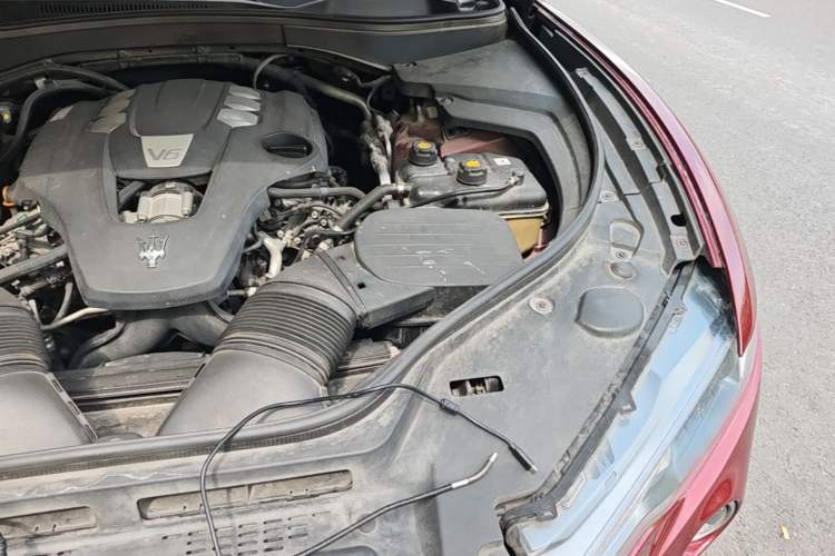 Used Maserati Levante 2016 3.0T Standard Edition Engine Bay Left