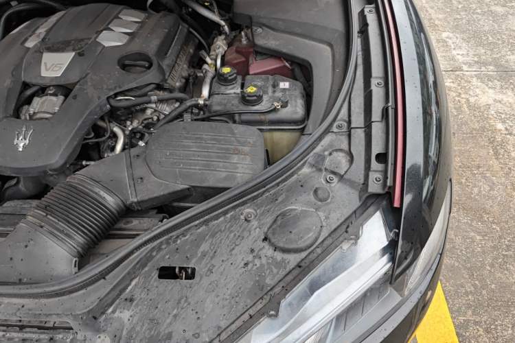 Used Maserati Levante 2016 3.0T Standard Edition Engine Bay Left