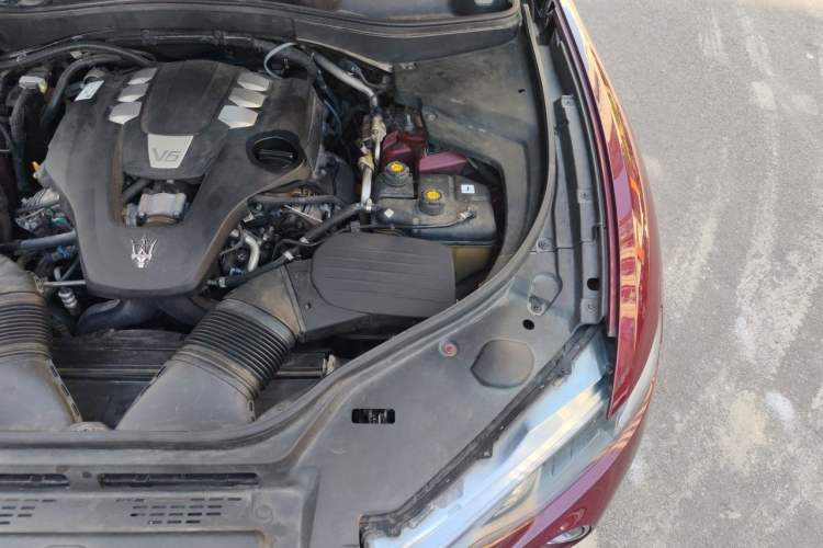 Used Maserati Levante 2016 3.0T Standard Edition Engine Bay Left