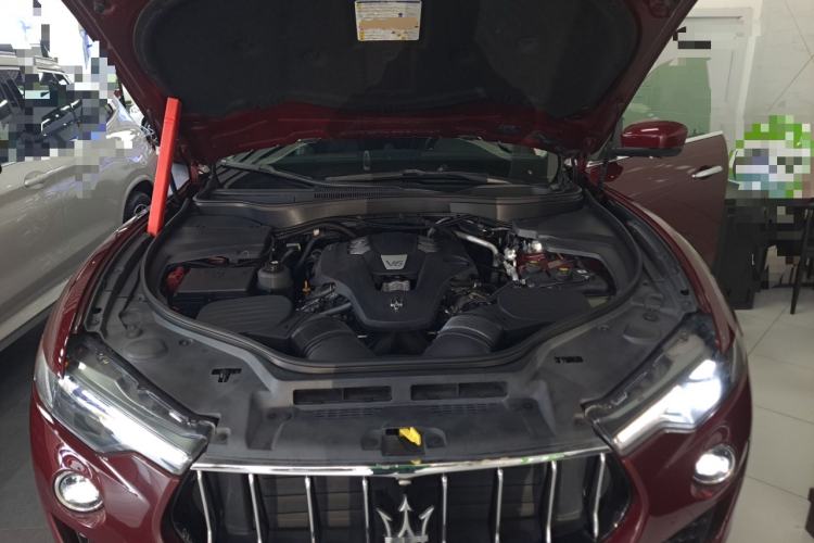 Used Maserati Levante 2016 3.0T Standard Edition Engine Bay