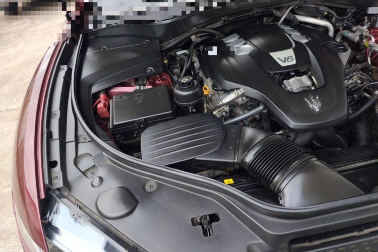 Used Maserati Levante 2016 3.0T Standard Edition Engine Bay Right