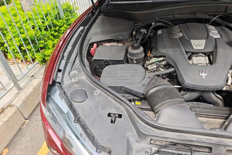 Used Maserati Levante 2016 3.0T Standard Edition Engine Bay Right
