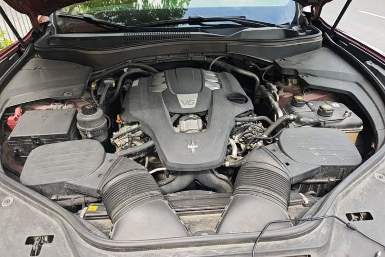 Used Maserati Levante 2016 3.0T Standard Edition Engine Bay