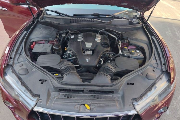 Used Maserati Levante 2016 3.0T Standard Edition Engine Bay
