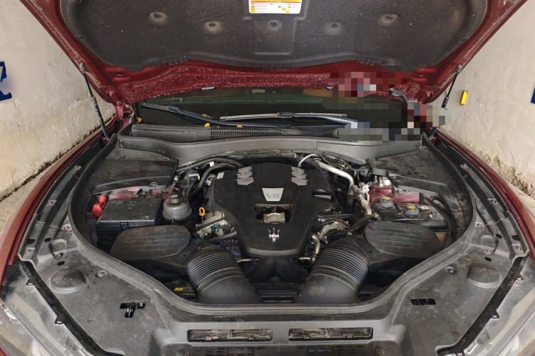 Used Maserati Levante 2016 3.0T Standard Edition Engine Bay