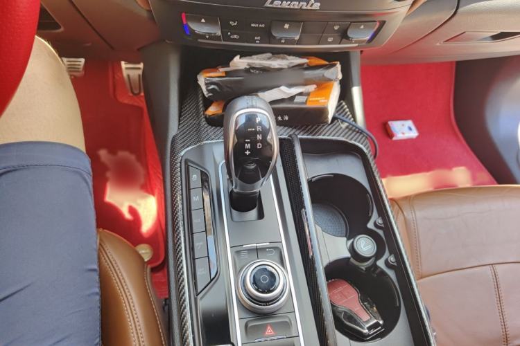 Used Maserati Levante 2016 3.0T Standard Edition Gear Lever