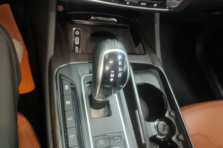 Used Maserati Levante 2016 3.0T Standard Edition Gear Lever