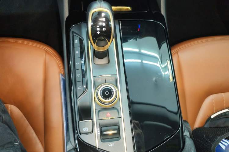 Used Maserati Levante 2016 3.0T Standard Edition Gear Lever