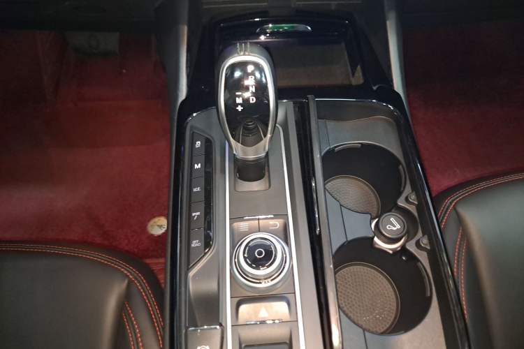Used Maserati Levante 2016 3.0T Standard Edition Gear Lever