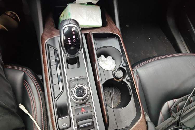 Used Maserati Levante 2016 3.0T Standard Edition Gear Lever