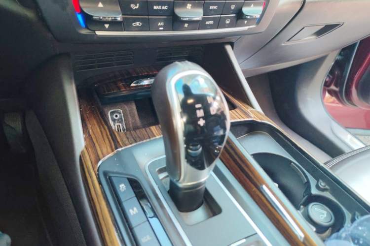 Used Maserati Levante 2016 3.0T Standard Edition Gear Lever