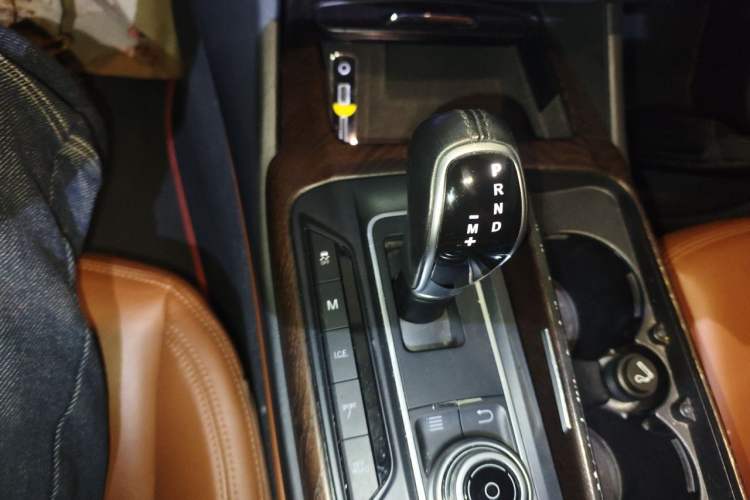 Used Maserati Levante 2016 3.0T Standard Edition Gear Lever