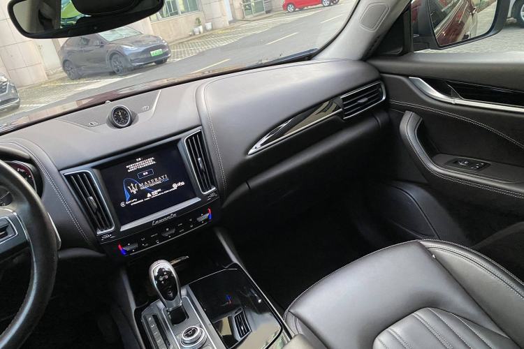 Used Maserati Levante 2016 3.0T Standard Edition Interior 12