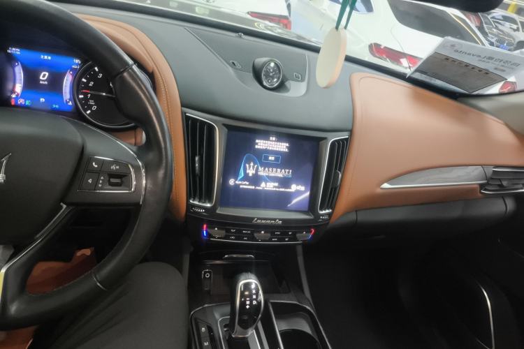 Used Maserati Levante 2016 3.0T Standard Edition Interior 2