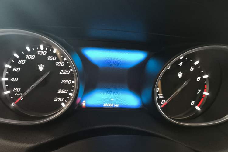 Used Maserati Levante 2016 3.0T Standard Edition Odometer Close Up