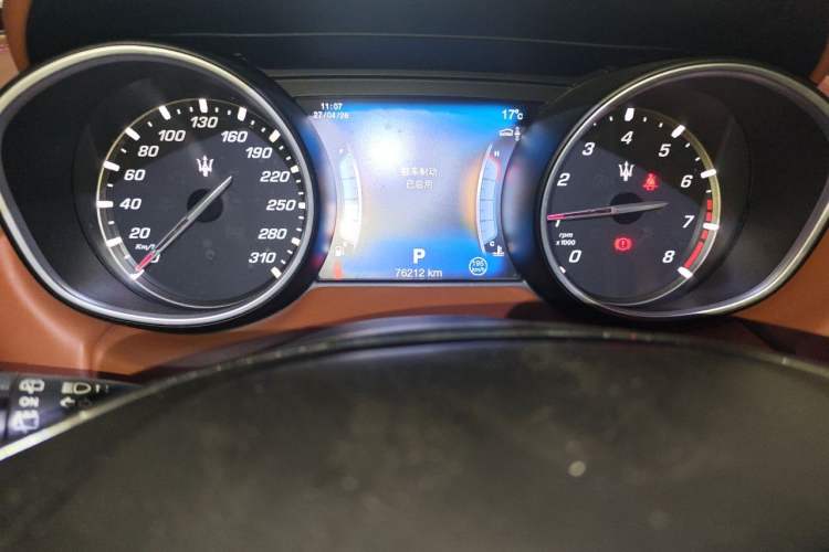 Used Maserati Levante 2016 3.0T Standard Edition Odometer Close Up