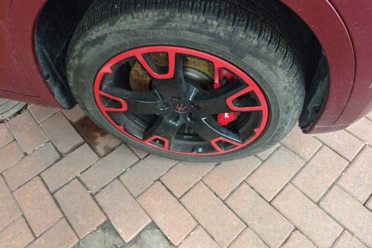 Used Maserati Levante 2016 3.0T S Standard Model Right Front Wheel Hub
