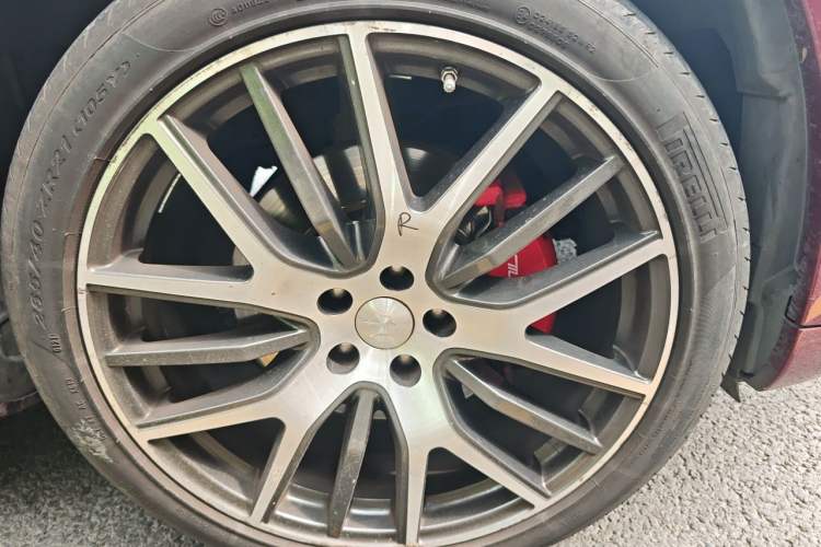 Used Maserati Levante 2016 3.0T Standard Edition Right Front Wheel Hub