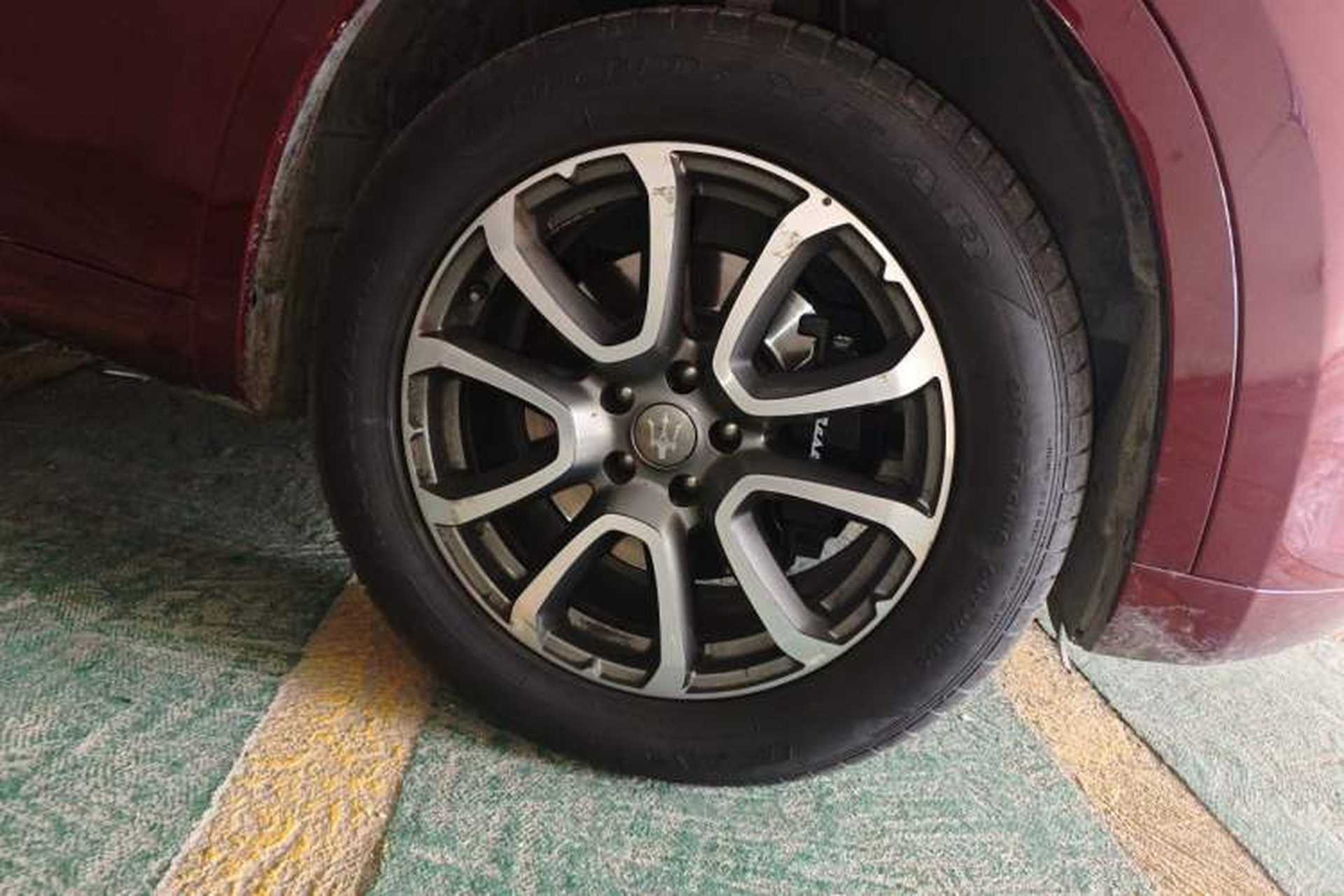 Used Maserati Levante 2016 3.0T Standard Edition Right Front Wheel Hub