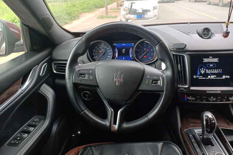 Used Maserati Levante 2016 3.0T S Standard Model Steering Wheel