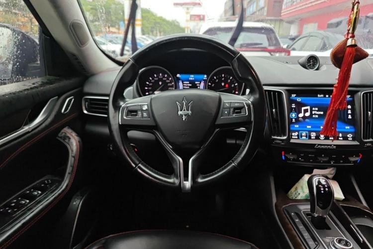 Used Maserati Levante 2016 3.0T Standard Edition Steering Wheel