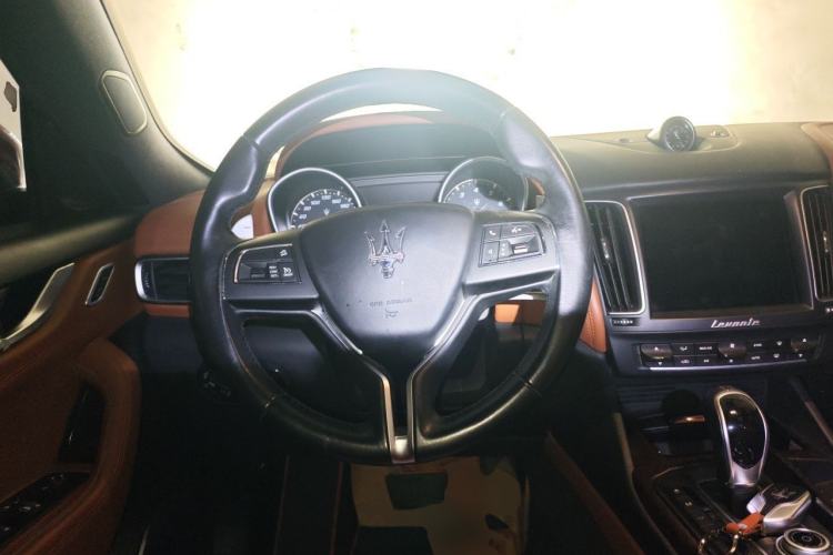 Used Maserati Levante 2016 3.0T Standard Edition Steering Wheel