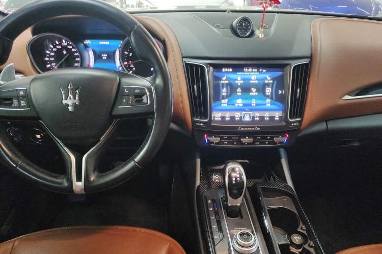 Used Maserati Levante 2016 3.0T Standard Edition Audio And AC Panel