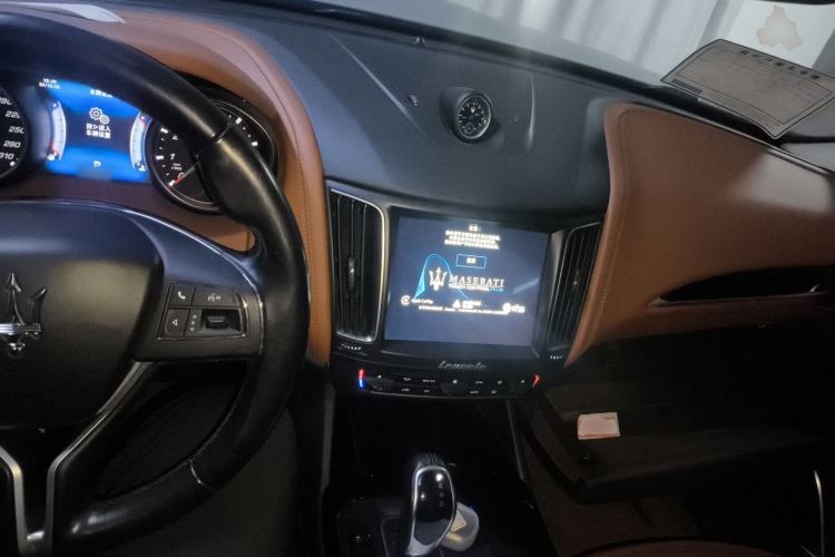 Used Maserati Levante 2016 3.0T Standard Edition Center Console