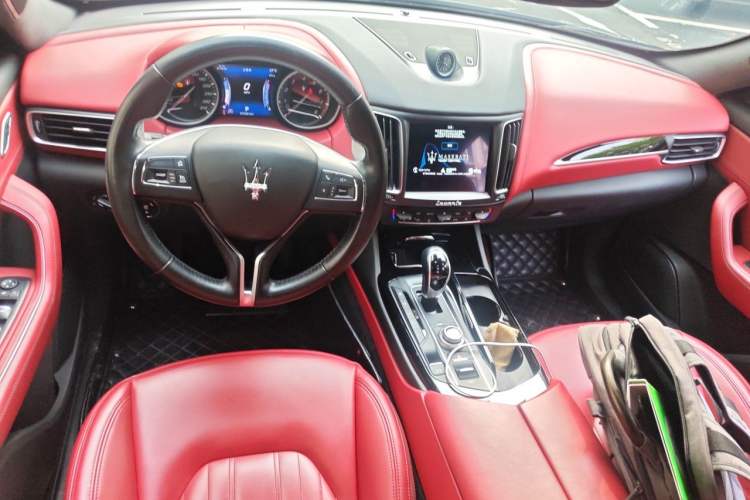 Used Maserati Levante 2016 3.0T Standard Edition Center Console