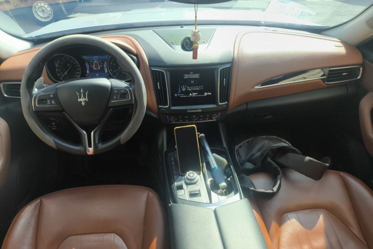 Used Maserati Levante 2016 3.0T Standard Edition Center Console