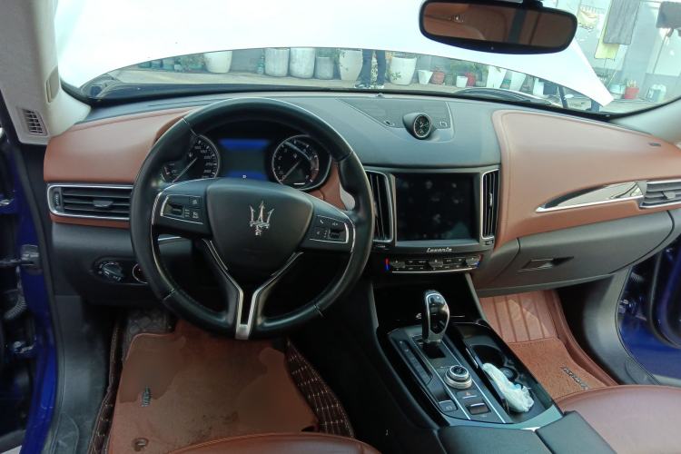 Used Maserati Levante 2016 3.0T Standard Edition Center Console