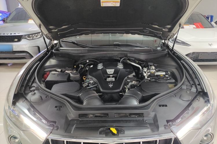 Used Maserati Levante 2016 3.0T Standard Edition Engine Bay
