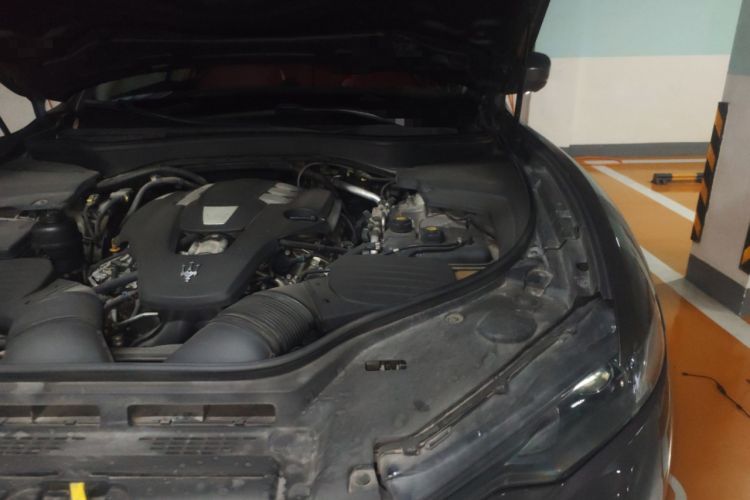 Used Maserati Levante 2016 3.0T Standard Edition Engine Bay Left