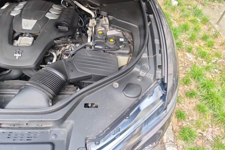 Used Maserati Levante 2016 3.0T Standard Edition Engine Bay Left