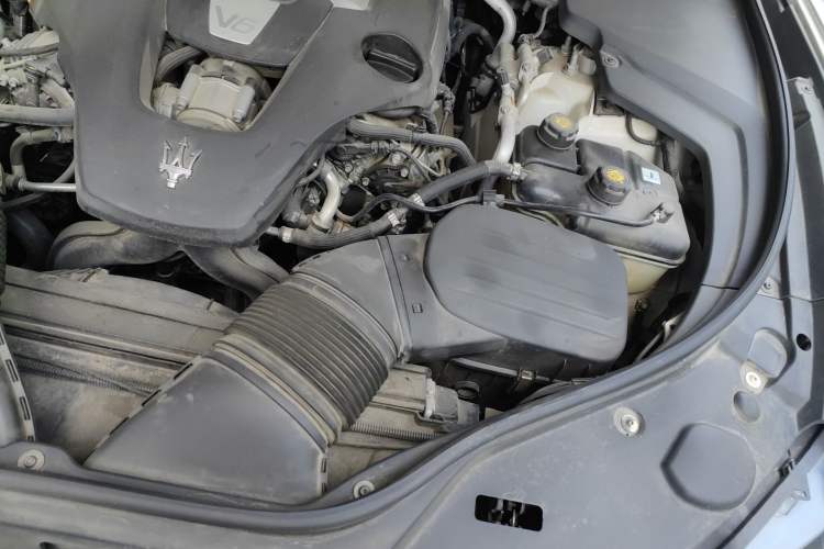 Used Maserati Levante 2016 3.0T Standard Edition Engine Bay Left
