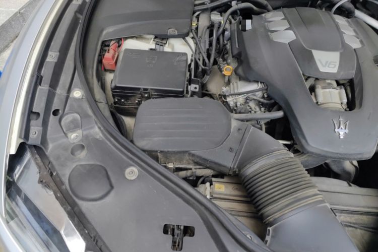 Used Maserati Levante 2016 3.0T Standard Edition Engine Bay Right