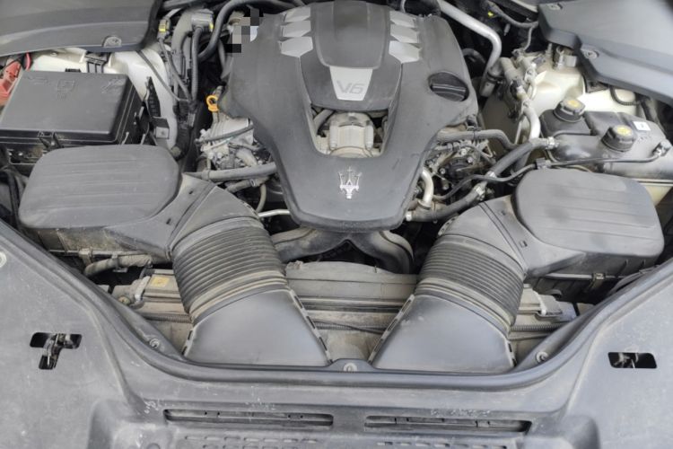 Used Maserati Levante 2016 3.0T Standard Edition Engine Bay