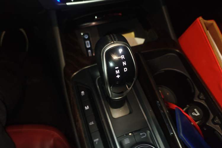 Used Maserati Levante 2016 3.0T Standard Edition Gear Lever