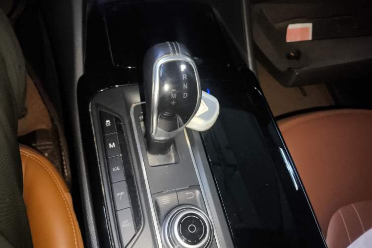 Used Maserati Levante 2016 3.0T Standard Edition Gear Lever