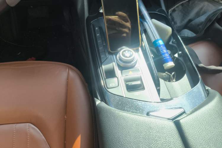 Used Maserati Levante 2016 3.0T Standard Edition Gear Lever