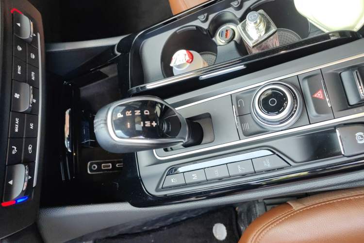 Used Maserati Levante 2016 3.0T Standard Edition Gear Lever