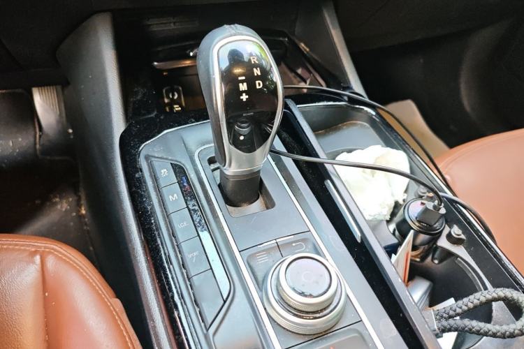 Used Maserati Levante 2016 3.0T Standard Edition Gear Lever