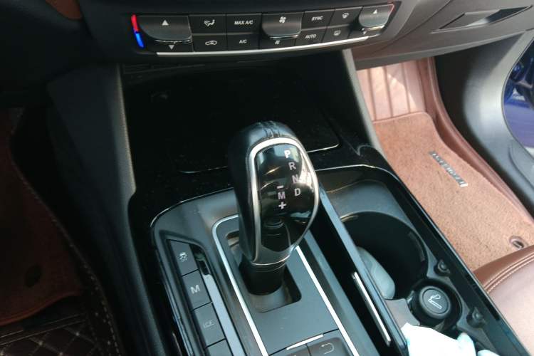 Used Maserati Levante 2016 3.0T Standard Edition Gear Lever