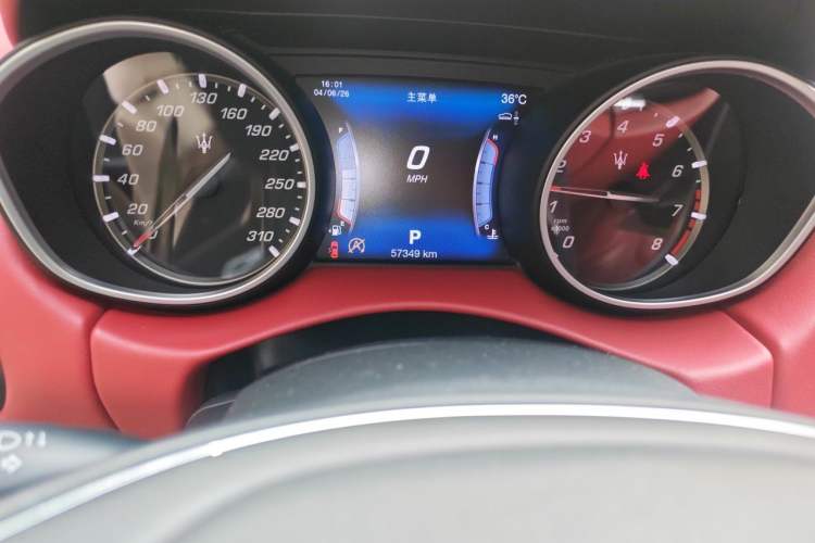 Used Maserati Levante 2016 3.0T Standard Edition Odometer Close Up